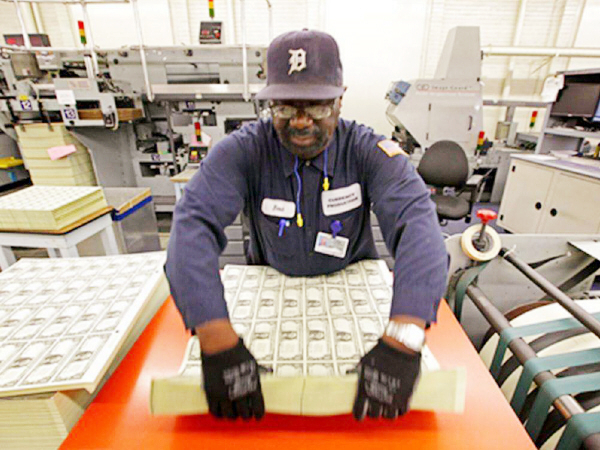 【美国】如果美国人都不干活,就一直印美元,最终结果会怎样?