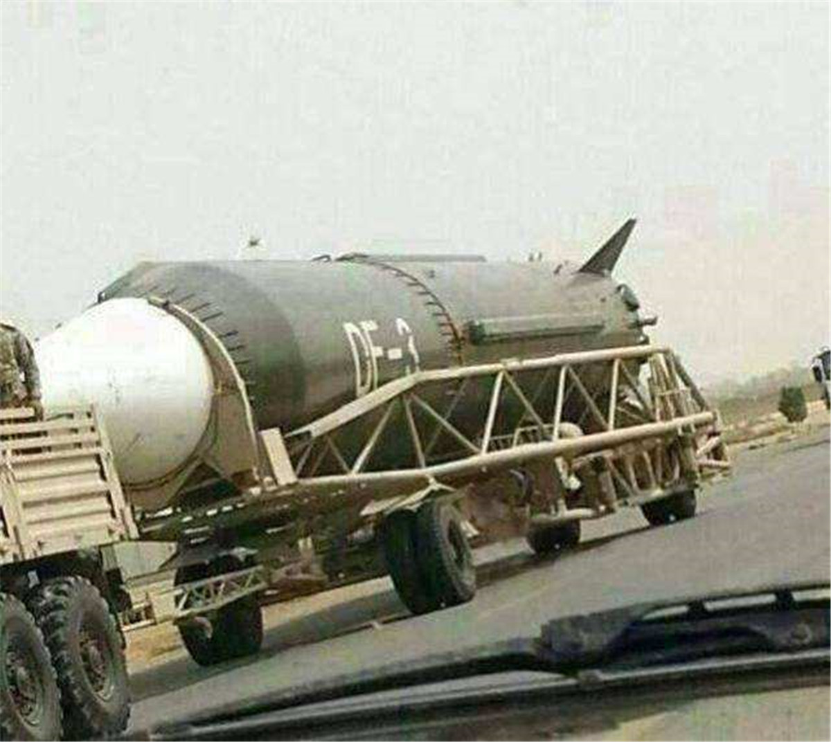 沙特阿拉伯@东风导弹实战结果无悬念，数万大军无奈退让，西方多国一反常态