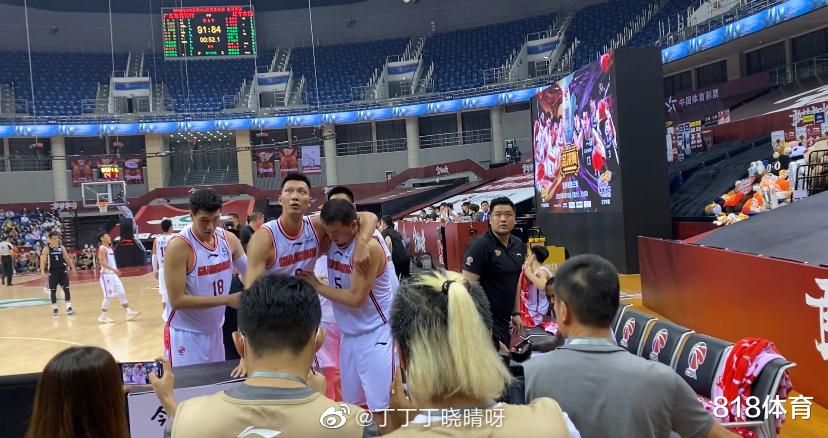 数字货币|揪心! 易建联无对抗跟腱受伤, 被队友抬下场, 感觉不妙最后看比分牌