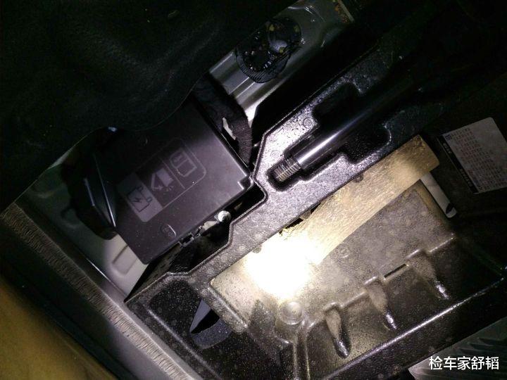 雪佛兰科迈罗|情迷大黄蜂，29万买辆两年的雪佛兰科迈罗，掀开机盖却脸色一沉