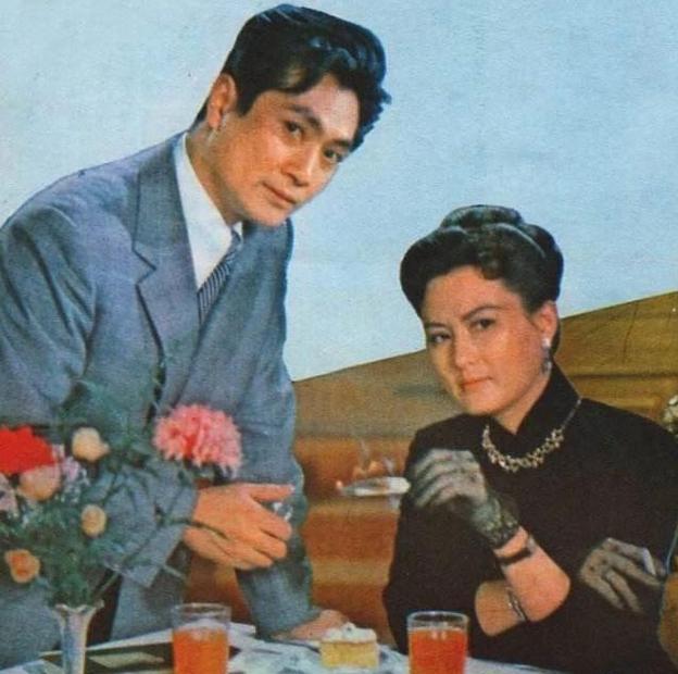 |“乌鸡国王后”向梅，因太美没戏拍，嫁上影厂长，老了红遍全国