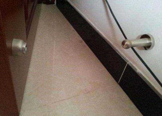 []门吸切记别这样安装，好多人不懂行，没盯紧工人入住就懊悔了！