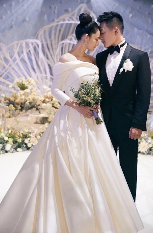 张馨予▲张馨予自曝见太多现实，示爱军人老公，被指秀恩爱不忘暗讽范冰冰