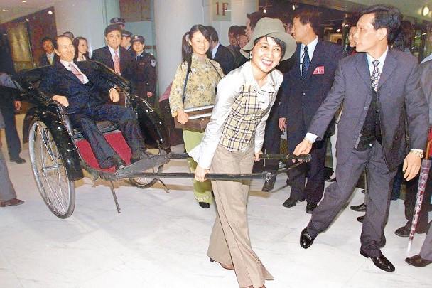 赌王|赌王和太太年轻时全家合影曝光，最宠爱的是四太，三太原来最漂亮