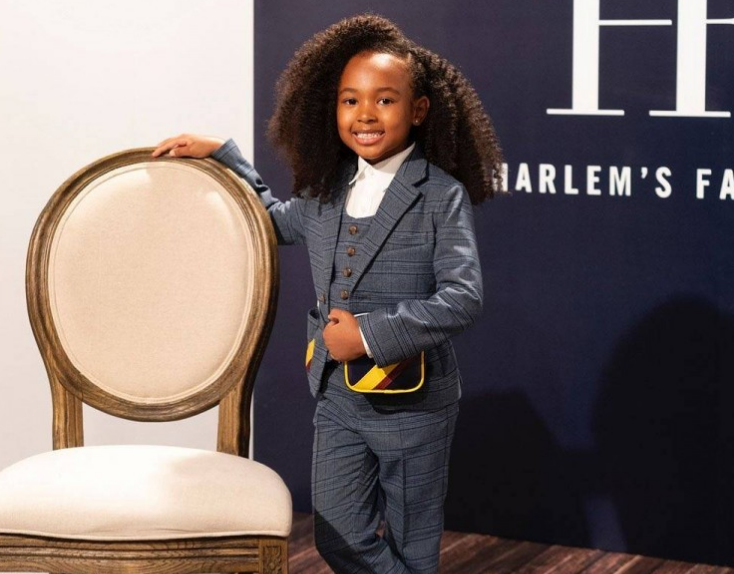 勒布朗·詹姆斯|气场强大！詹姆斯6岁女儿担任主持人，坐姿亮了，老詹：为你骄傲