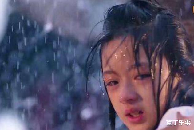 迪丽热巴|她10岁就被杨幂签走，承包赵丽颖迪丽热巴的童年，今星途顺风顺水