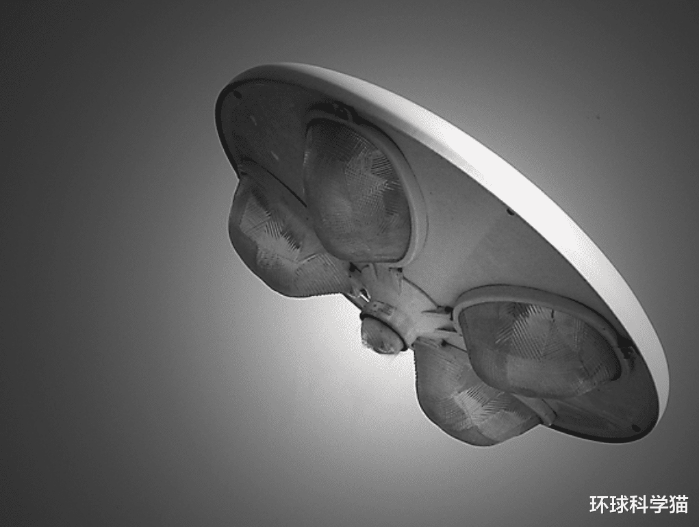 UFO|英国卡尔文事件！不明飞行物直径约30米，没机翼，尾巴，垂直加速