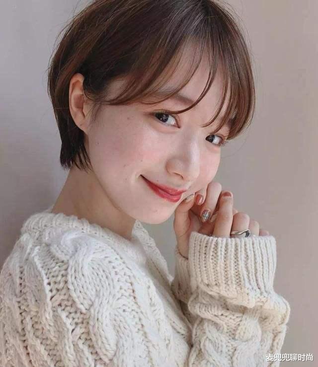 「发型」身高不足155的女生，尽量少剪这4种“发型”，不然显矮不说还伤发