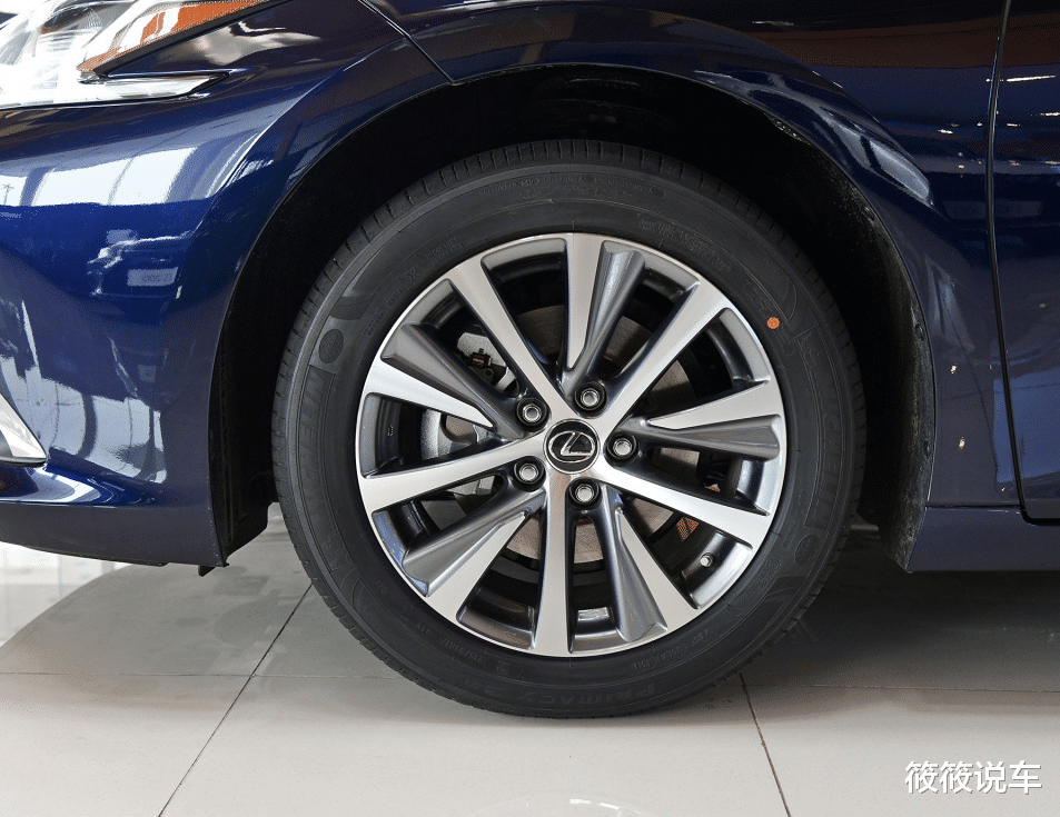 『雷克萨斯ES』丰田再添“新王者”!比宝马5系还好看,油耗4.2L,标配四轮独悬