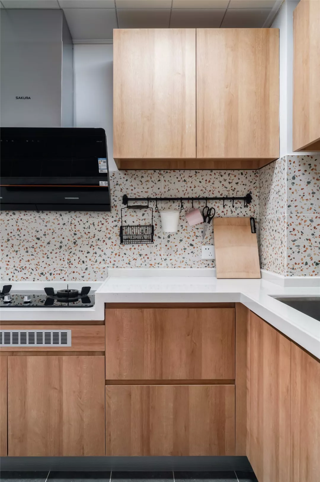 『』94平北欧，沙发墙改成小吧台，衣帽间装黑框推拉门，通透实用！