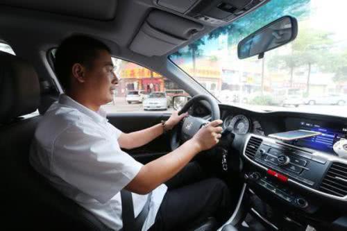 ：人到中年混得再差，也不要去从事这三份“高薪”工作，容易被忽悠