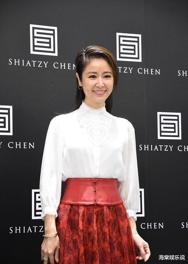 林心如|林心如9月9日活动照褶子层层叠叠，酒窝和法令纹连到一起超尴尬