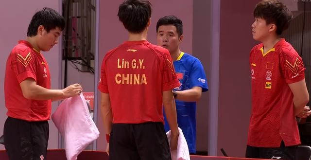 男乒|太猛了！男乒新王疯狂一板扫，21分钟轰3-0，国乒新星被打懵了