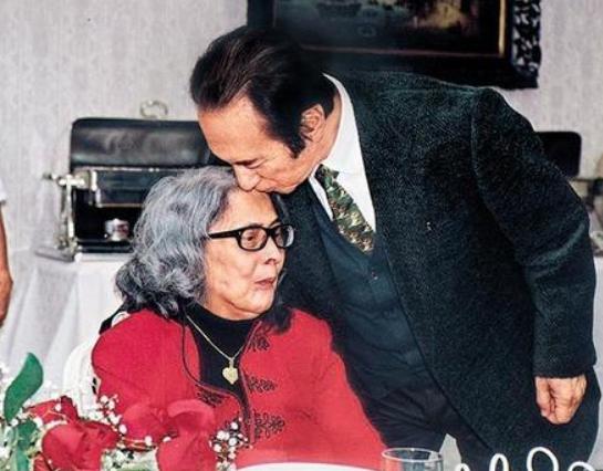 何鸿燊@四太梁安琪:29岁嫁给比自己大39岁的何鸿燊,比大房长女还小13岁