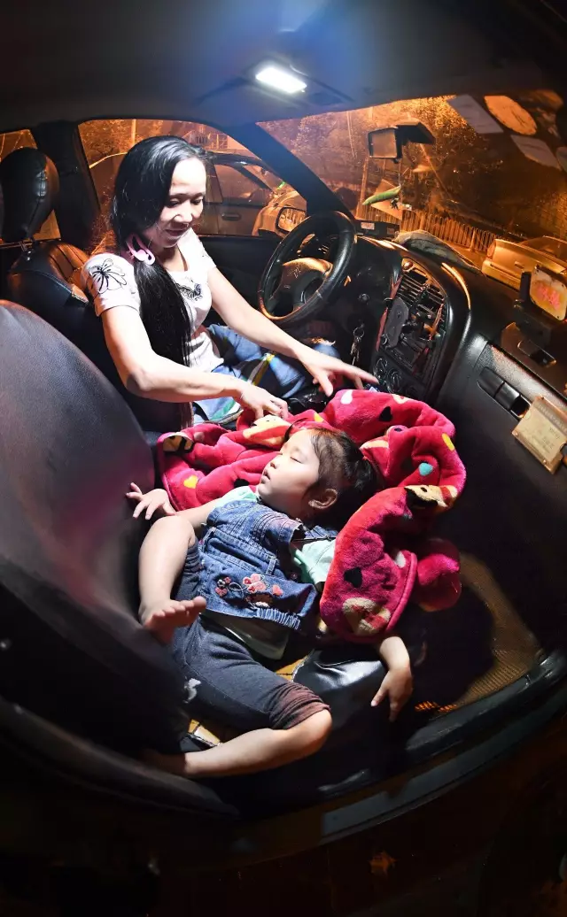 周冲的影像声色|逃往美国10年后，凤姐首次露面吓坏众人：人到中年，不如狗