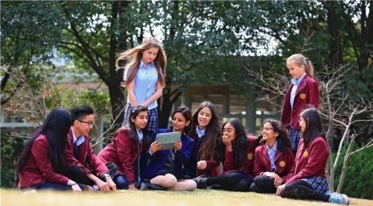 『留学生』留学生包机事件,给人们上课了,你有钱你任性,但要明白一个道理