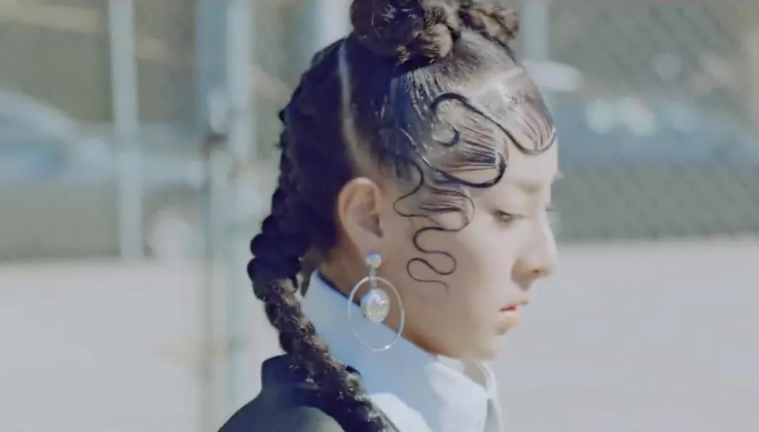 mv|这还是金希澈女友吗？！全团cos铠甲勇士，这也太尴尬了吧…