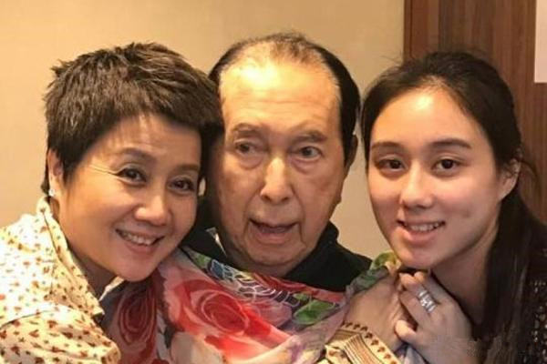 『何鸿燊』刘德华是何鸿燊什么人？