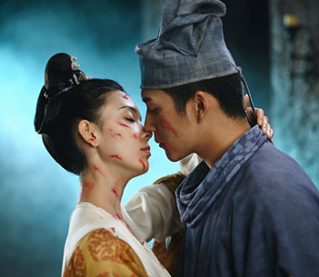 【陈瑶】韩东君与陈瑶拍定妆照,导演询问:要亲一下不?陈瑶坚决:不要