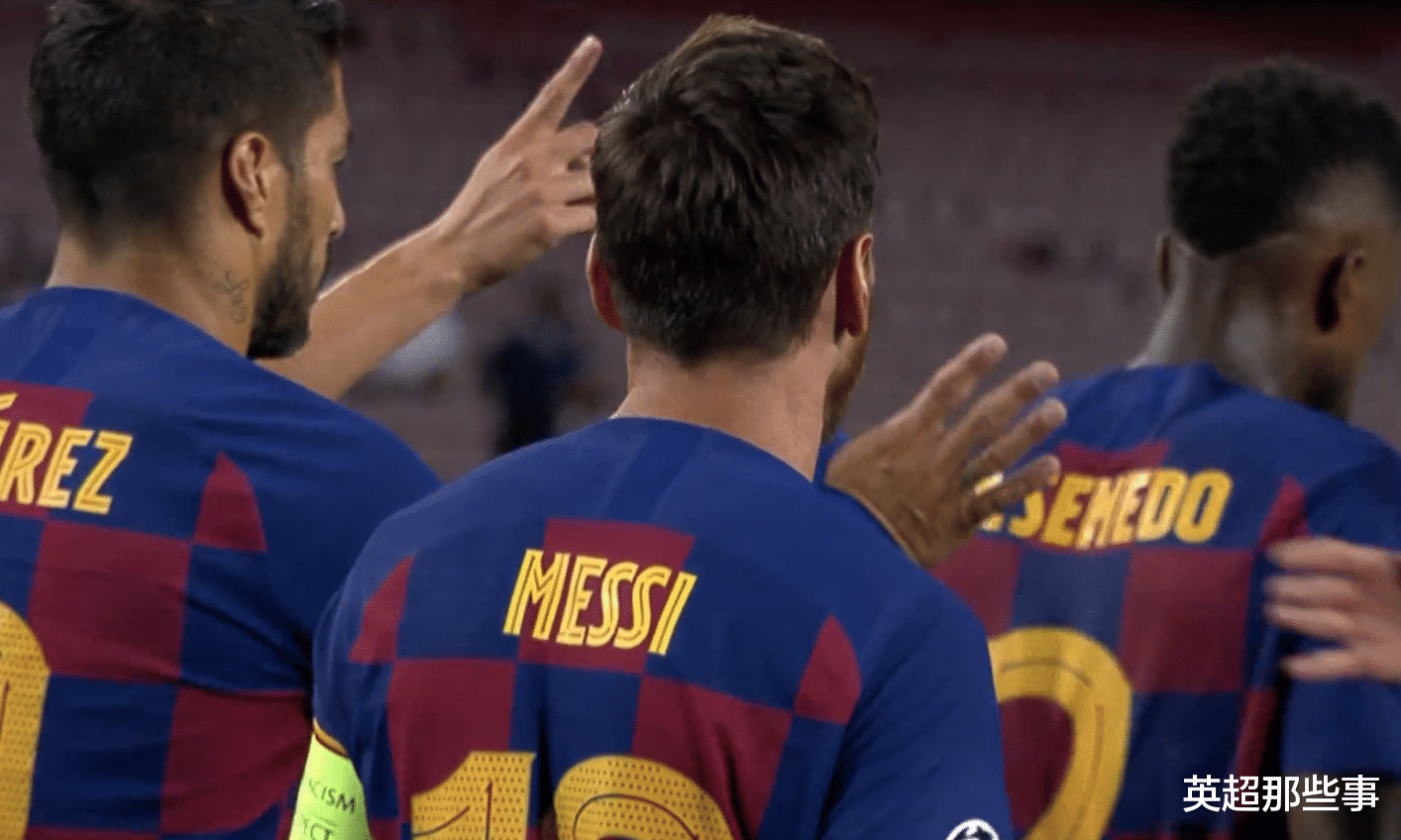 梅西|梅西献1V5神作！倒地后爬起兜射远角，疯狂庆祝：欧冠第117球