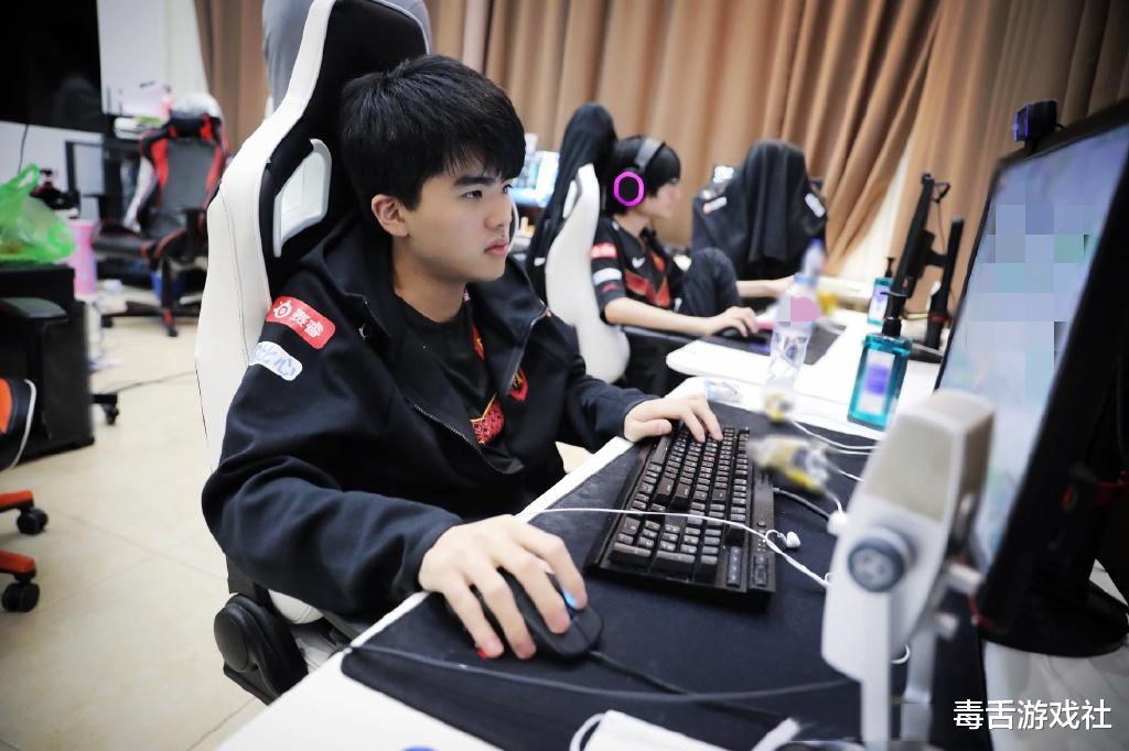 「林炜翔」LWX三阵均未上榜引热议,拿到阿水去年的剧本?冠军AD老倒霉蛋了