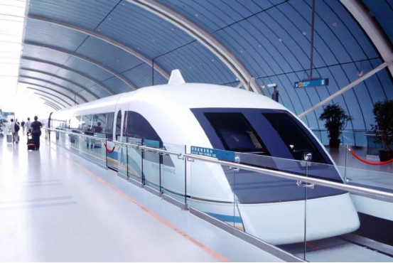 人民币|美国美女:荷兰高铁干净,英国高铁安静,中国高铁四个字!