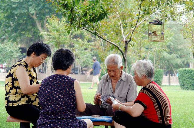 养老金|我妈按100%交15年社保，熬到退休，看到第一个月养老金，后悔不已