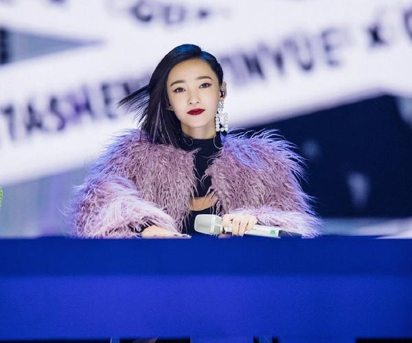 王丽坤|同样都是穿训练服，看到张雨绮跟王丽坤的区别，还是不减肥了