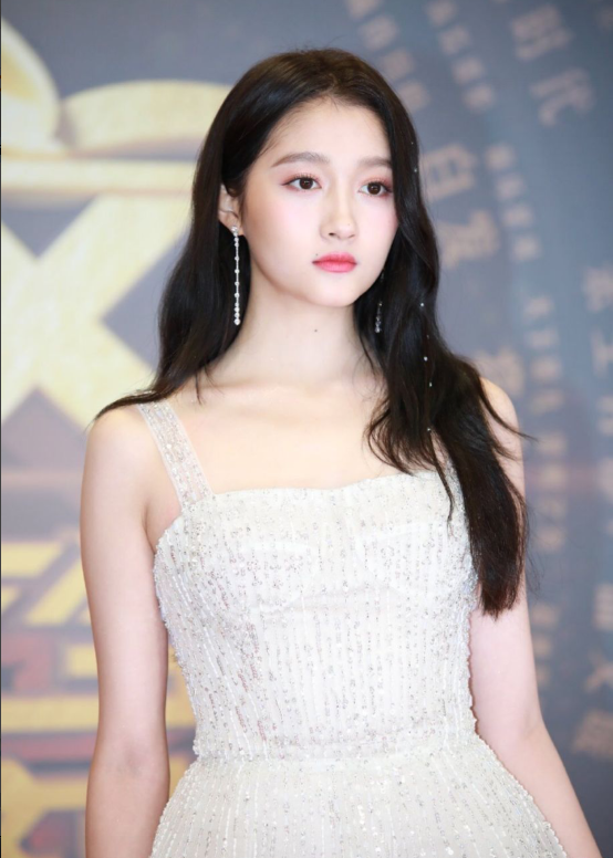 [关晓彤]关晓彤的腰能当扶手，谁注意贾玲和沈腾？是真不知道还是节目效果