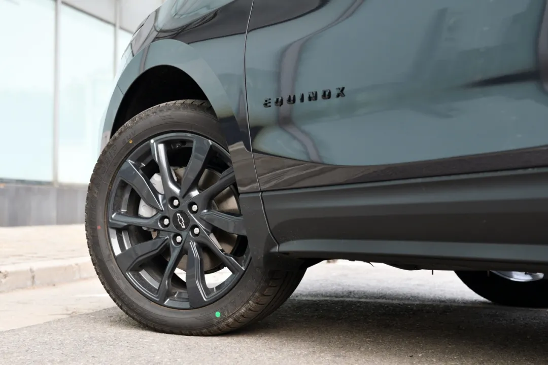 雪佛兰|新款探界者实拍:前脸焕然一新,全黑外观套件帅炸