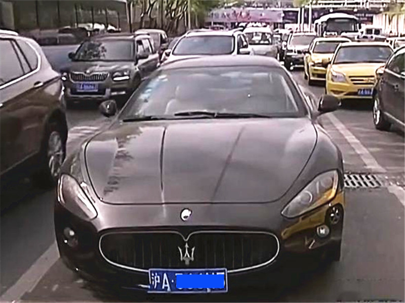 玛莎拉蒂|35万买玛莎拉蒂道路趴窝，交警上前检查后：车拖走，人接受处理！