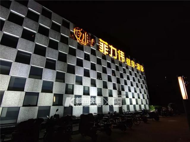 半岛晨报|游泳馆溺水的6岁男童仍在重症监护室，事发监控曝光！