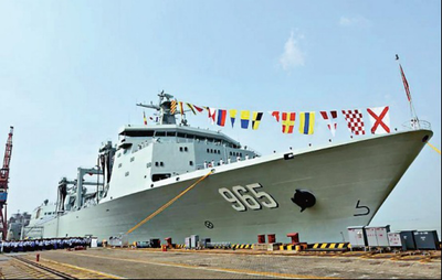 「军舰」航母的食物饮水补给从何而来，怎么保存呢。