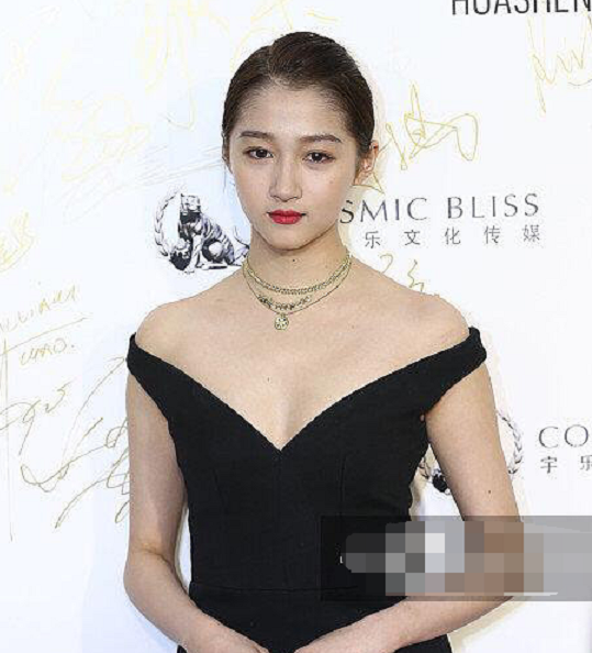 「关晓彤」视觉中国“照妖镜”又来了！关晓彤离了10级美颜，还是鹿晗的小甜心吗？