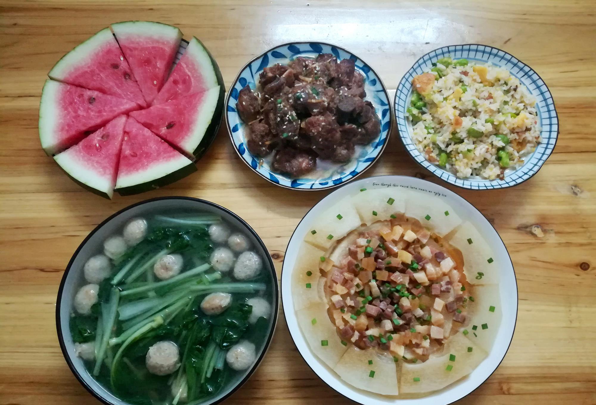 『冬瓜』晒晒母子俩的晚餐,吃得香,花得少,网友:比外卖强多了