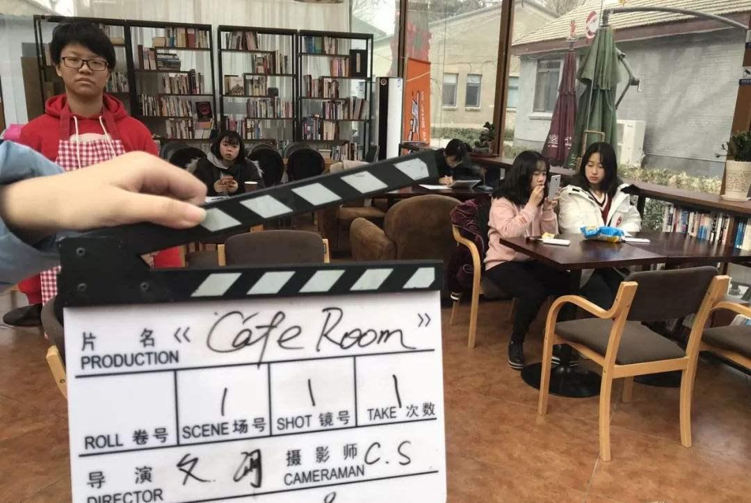 大学|大学“花钱如流水”的5类专业，大一新生钱不带够，只能吃馒头