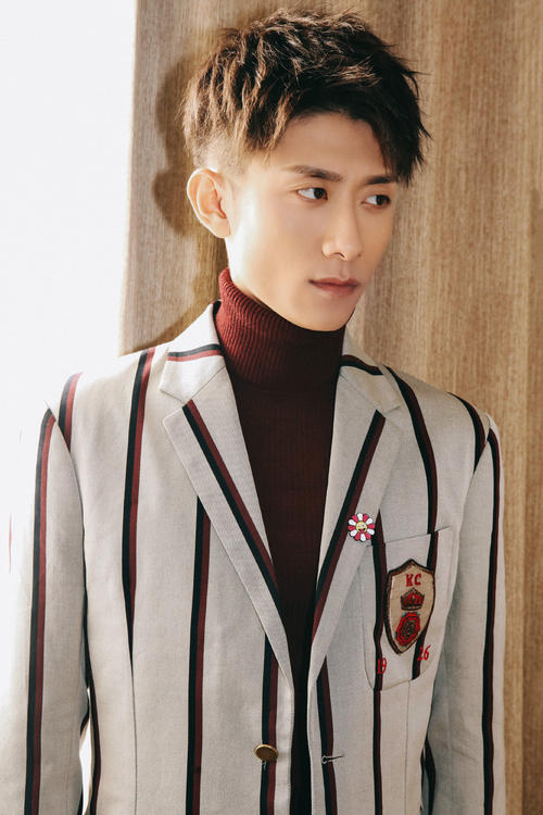 张一山|自以为自己很红，机场上厕所带了2排的保镖，张一山当场就蒙圈：这谁啊