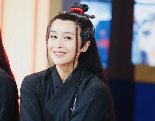 欢乐喜剧人■《欢乐喜剧人6》重新开启，1人无奈退赛，4人来打酱油