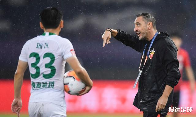 歼-10|中超又出现VAR争议判罚！上港成为受益者，比赛中断了5分钟