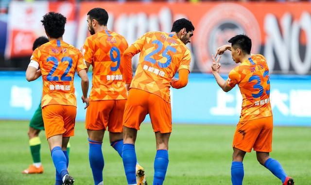 中超|中超两大王牌离队境遇不同，鲁能核心成香饽饽，上港大将空欢喜