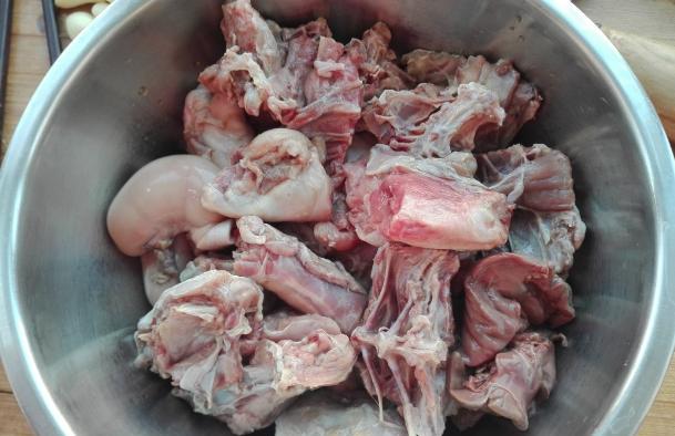 鸡汤|炖鸡时,焯水还是不焯水?好多人不懂,难怪鸡汤不鲜美,不好喝