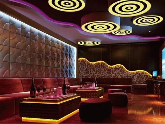 ktv|快别给墙面刷漆了，现在都流行“软硬包”卧室，恒温环保还不贵