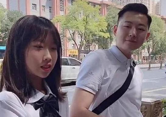 早恋|“最年轻爸爸”火了，接女儿放学被老师误会：我以为学生早恋了