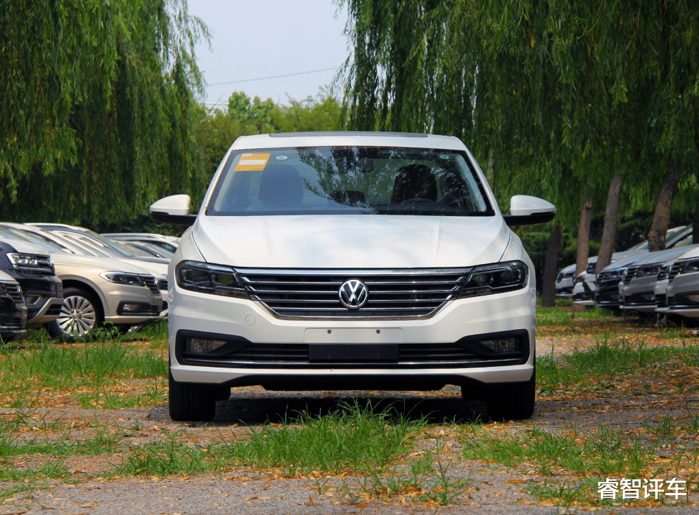 大众朗逸|大众朗逸：我太难了，德系轿跑仅售7.3万，车友：轩逸买早了