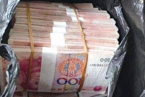 [甘南]川藏线摊上事：朋友将车停在路边草场，豪车被收费的藏民当场开走