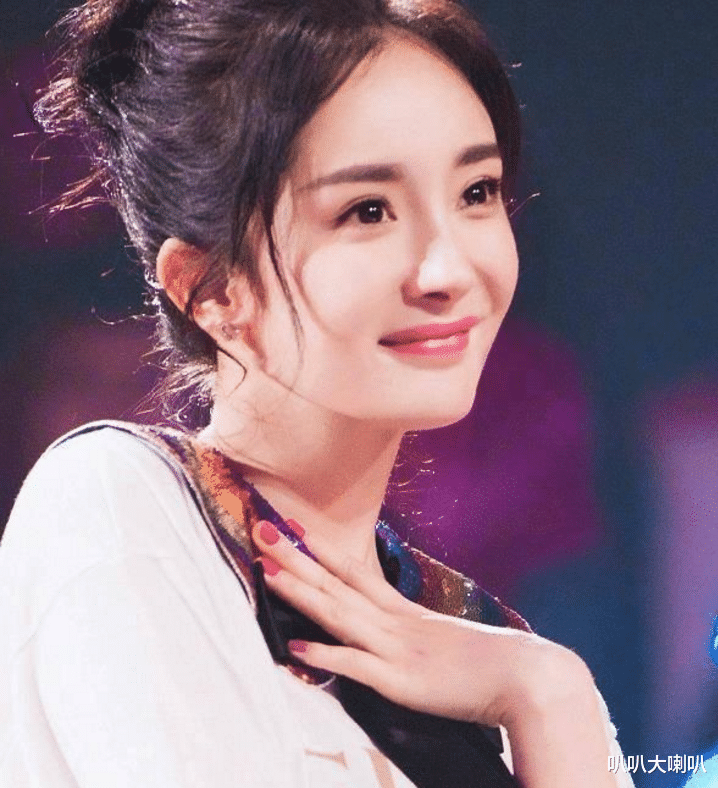 杨幂@疑似杨幂女儿小糯米曝光，走台步星范十足，简直就是翻版小杨幂