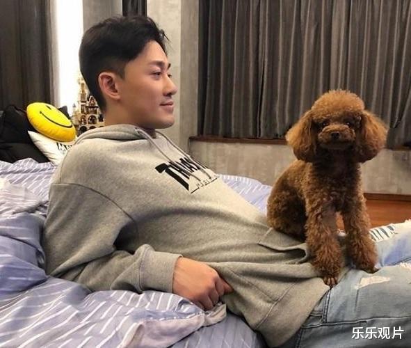 林峰|林峰奶爸不好当，张馨月分享一家三口日常，他被女儿欺负了