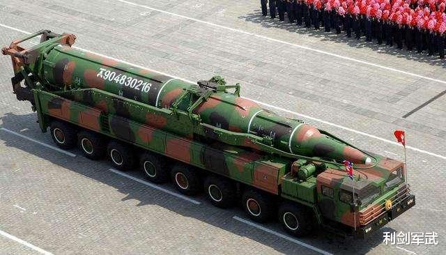 洲际导弹|全球最大洲际导弹亮相，体型比东风41还要大，朝鲜这次震撼全球