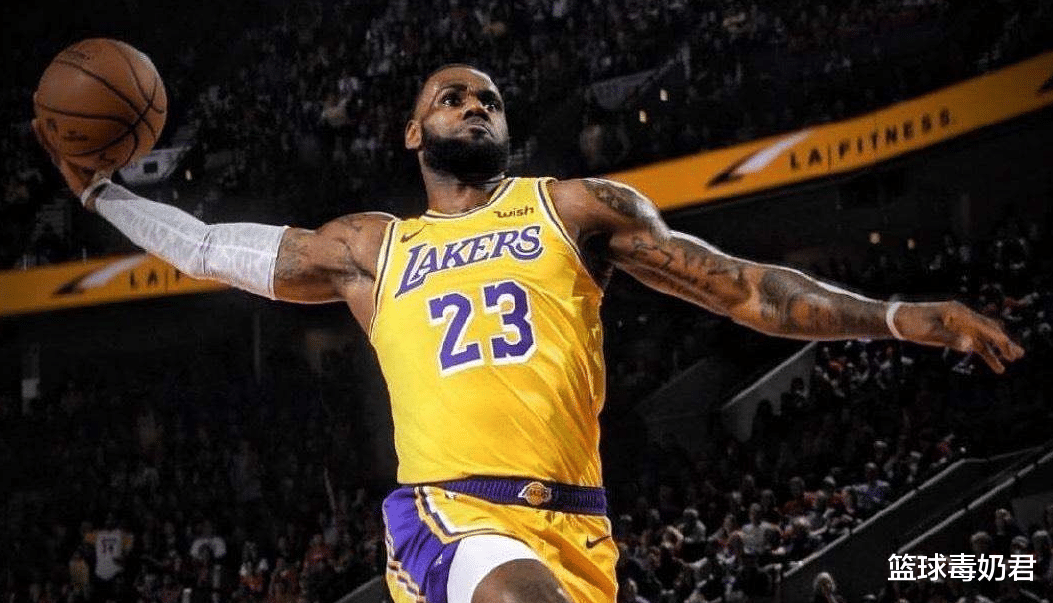 [勒布朗·詹姆斯]周扬青紧挨詹皇遭无视，23秒镜头给她太尴尬，球迷：勒布朗好男人