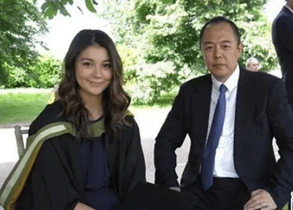 潘玮柏|张铁林混血女儿,大眼高鼻欧美范儿十足,美得不像亲生!